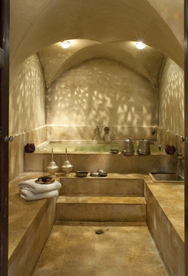 an image of a bathroom that looks like it is in the middle of someone's facebook page, classique, tadelakt