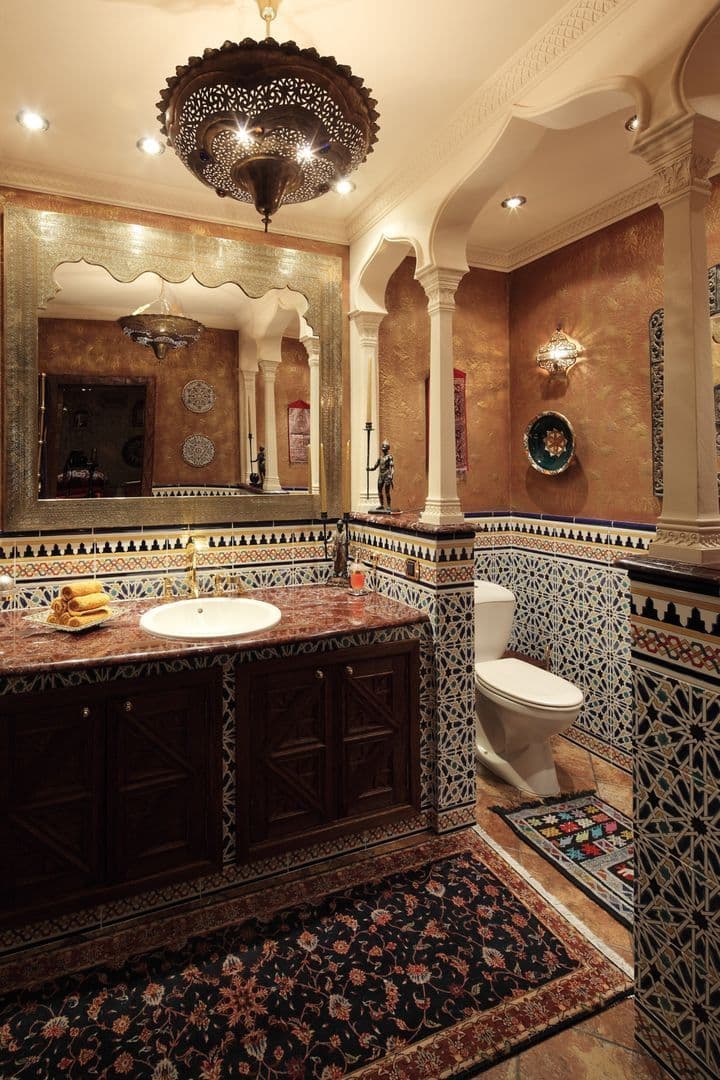 a fancy bathroom with an intricately decorated vanity, classique, tadelakt