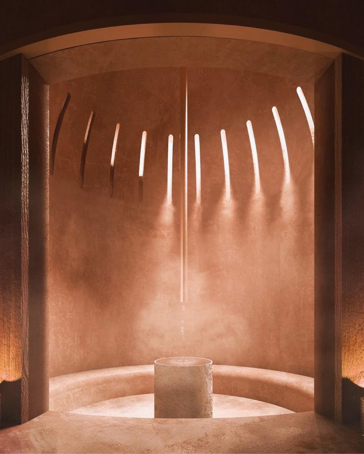 the light is shining through the holes in the wall, classique, tadelakt